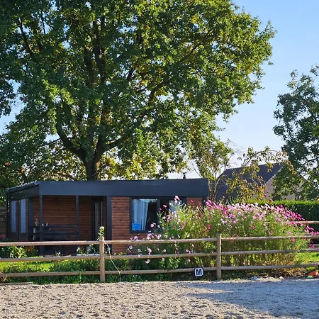 Houten Tussen Paarden Nieuwerkerken